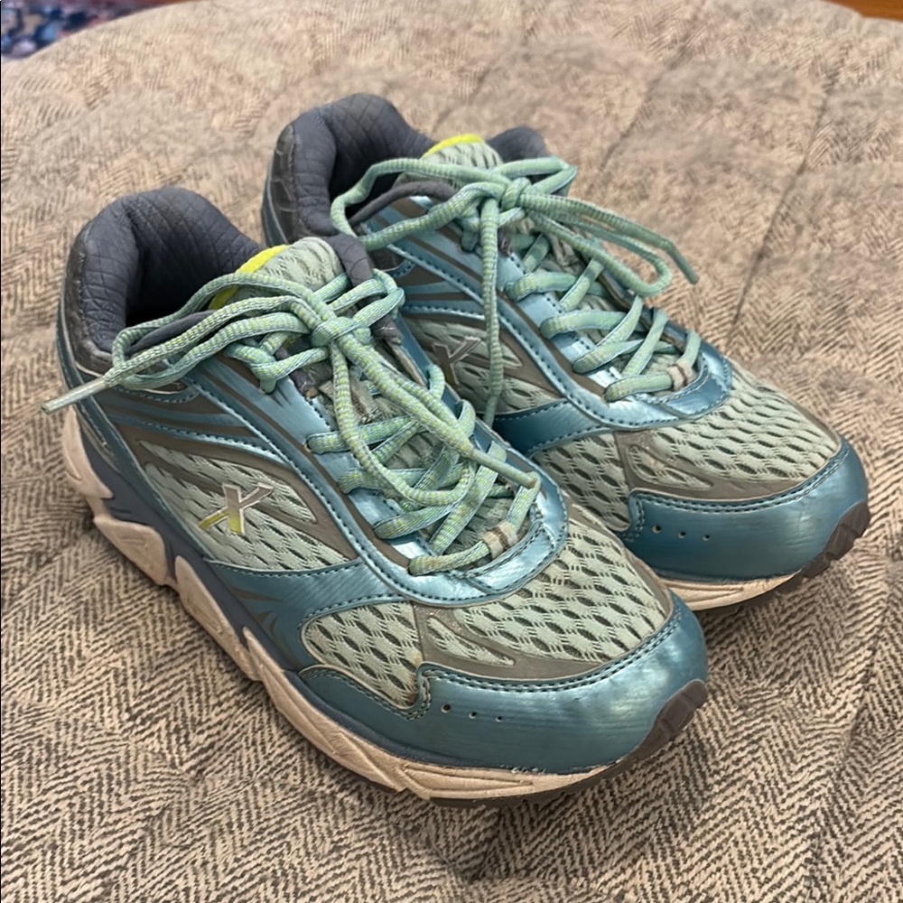 Xelero Genesis XPS in ocean/lilac size 8